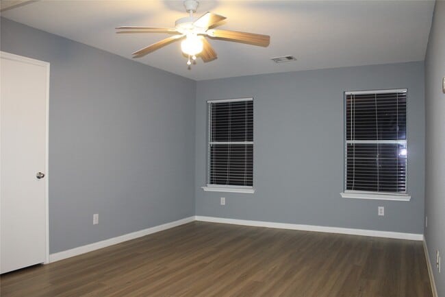 Building Photo - 8143 Sanders Forest Ct