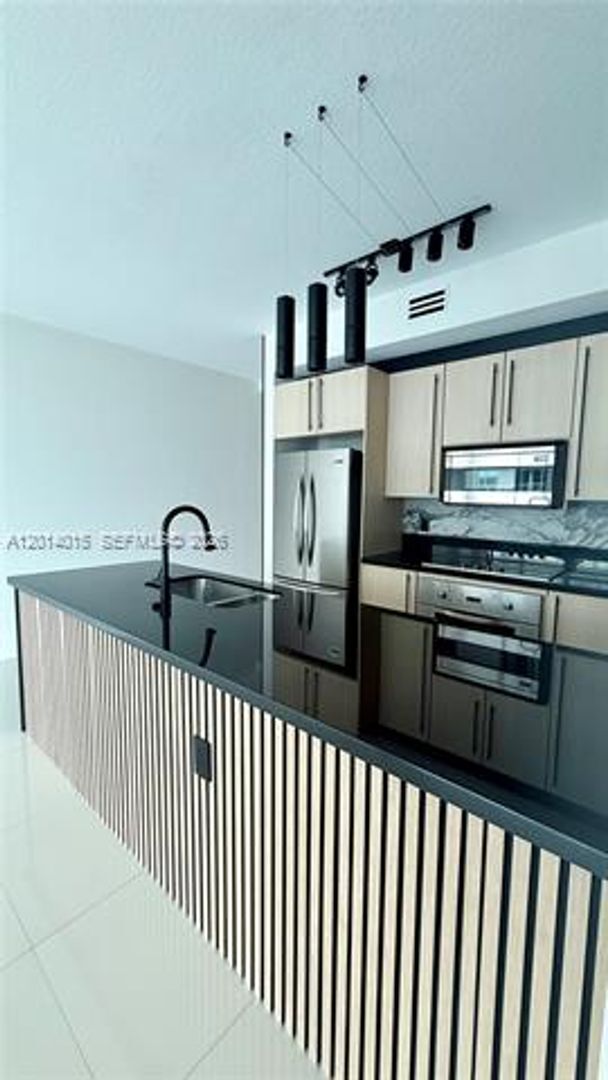Photo - 79 SW 12th St Unidad 79 SW 12th St # 4008S