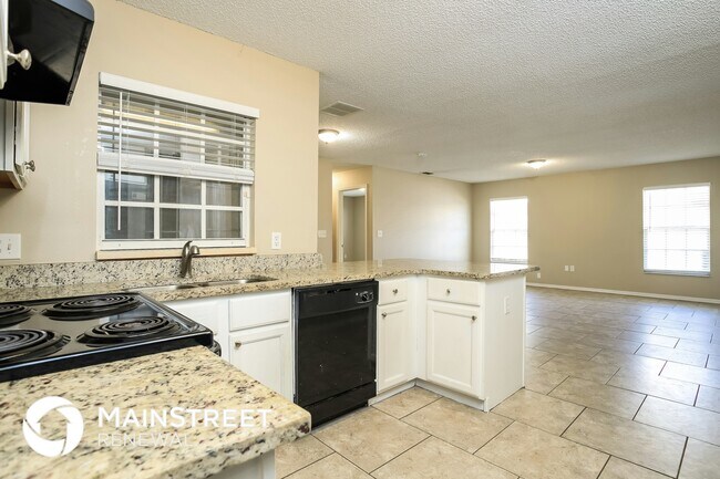 Photo - 725 Maderia Ct