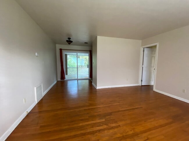 Photo - 1215 Buckingham Dr