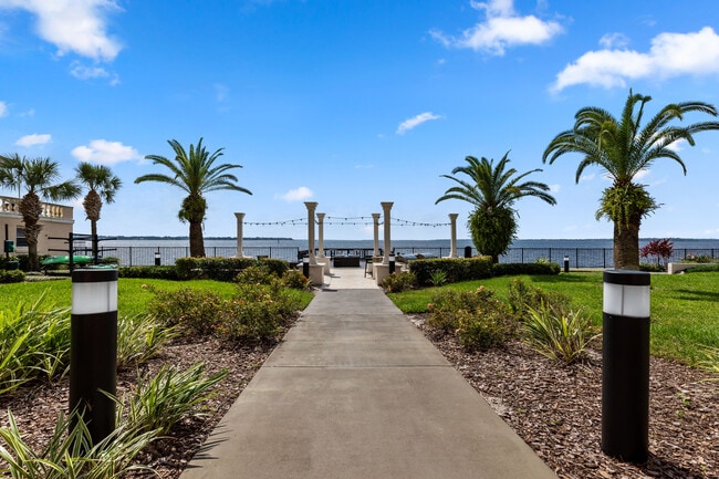 Muelle para la pesca y actividades acuáticas. - 2054 Riverside