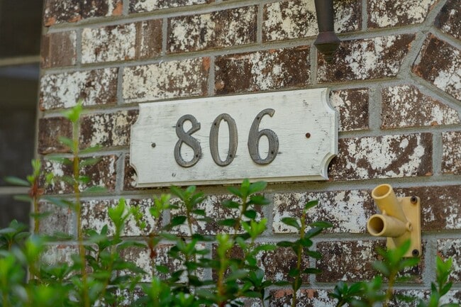 Photo - 3BR/2BA Home with Fireplace and Fenced Yard in Mt Pleasant