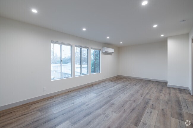 1BR, 1.5BA - 900SF - Bedroom