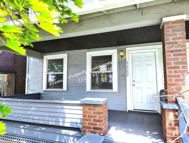 Photo - 1405 E Washington St Apartment Unit 1405