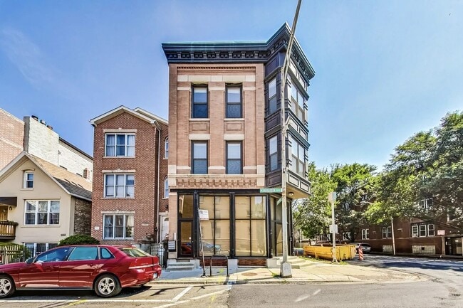 Building Photo - 2459 W Augusta Blvd Unit 2