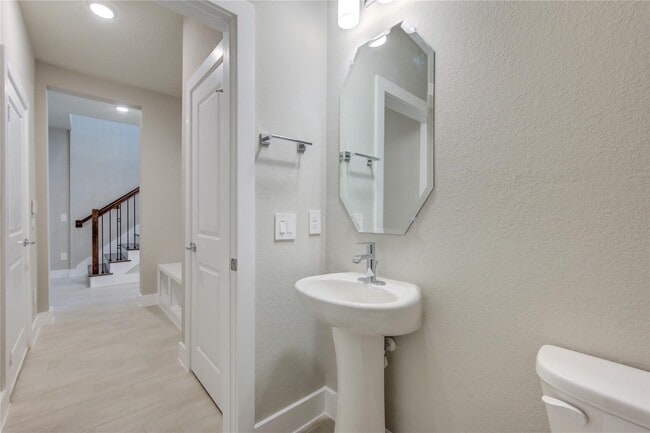 Photo - 1709 Summerlyn Ter Dr