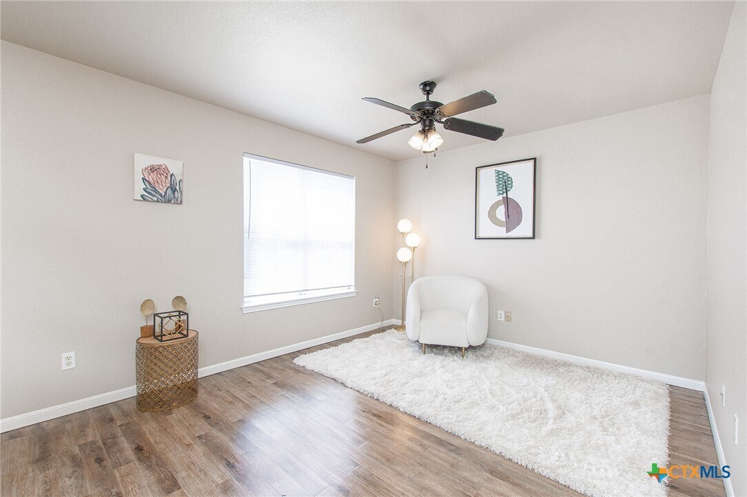 Photo - 402 Deloris Dr