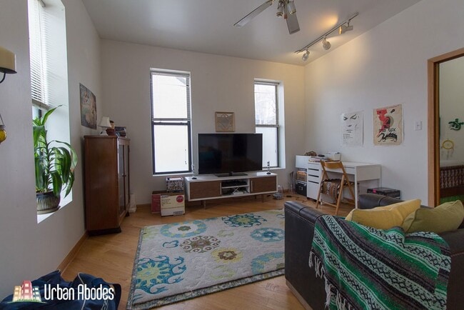 Photo - 2327 W Ohio St Unit 1F