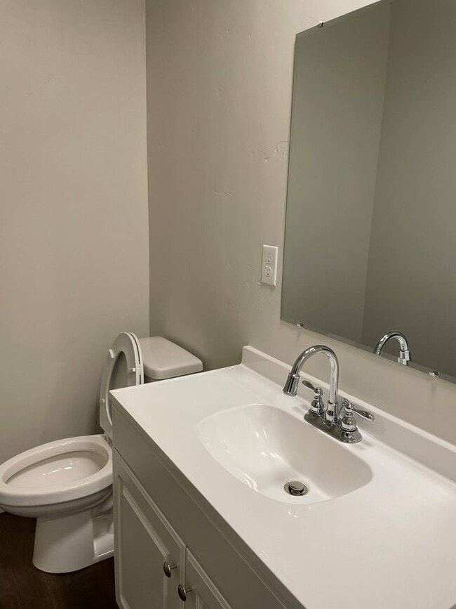 Photo - 103 E Ravenna Ln