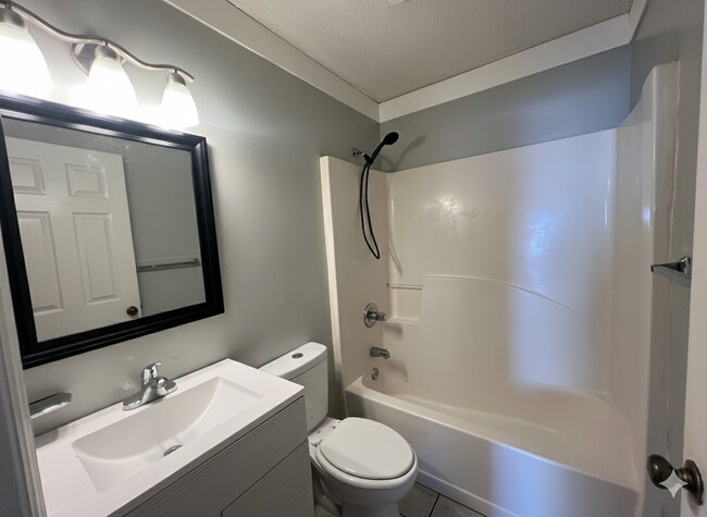 Photo - 115 Shell Ave SE