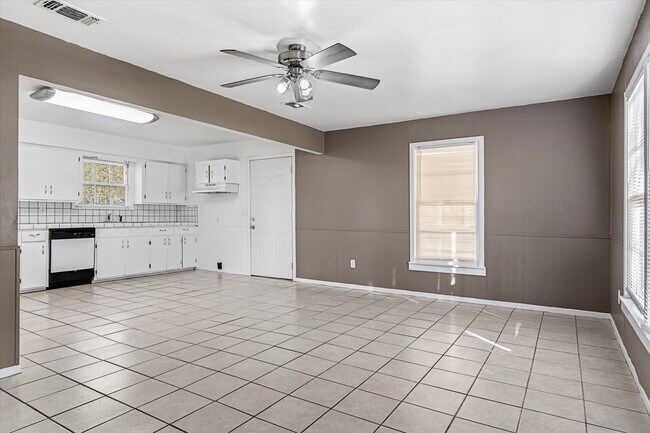 Photo - 209 N Richardson St