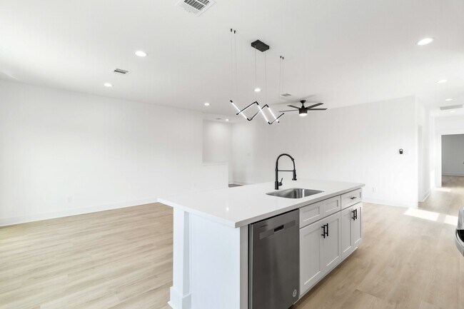 Photo - 4114 Castor St