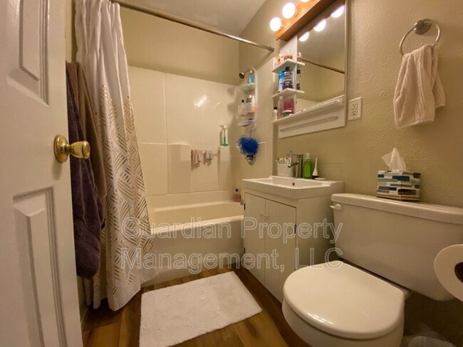 Photo - 519 W 8th St