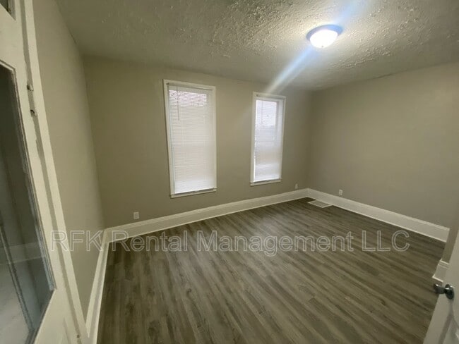 Photo - 108 N 6th St