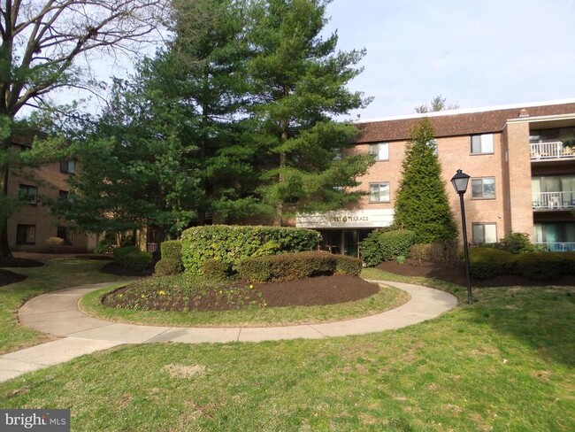 Building Photo - 1640 Oakwood Dr Unit W106 Rental