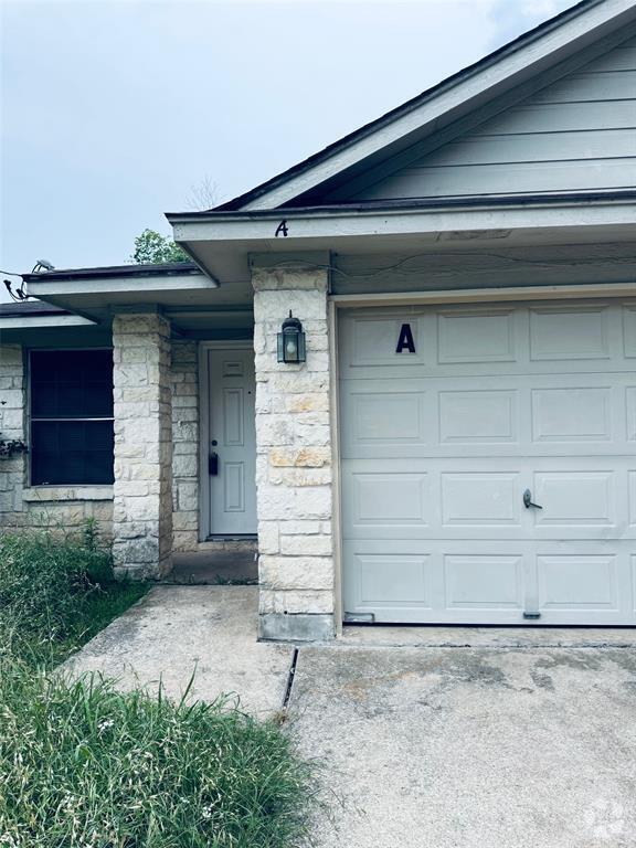 Building Photo - 1301 Armadillo Rd Rental