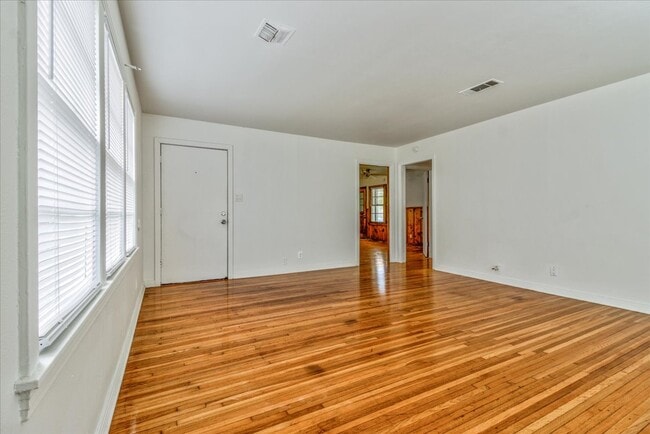 Photo - 640 Parsons Dr House