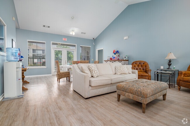 Oficina de arrendamiento - Terraces at Creek Street