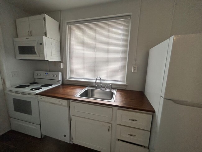 Photo - 403 Waccamaw Ave