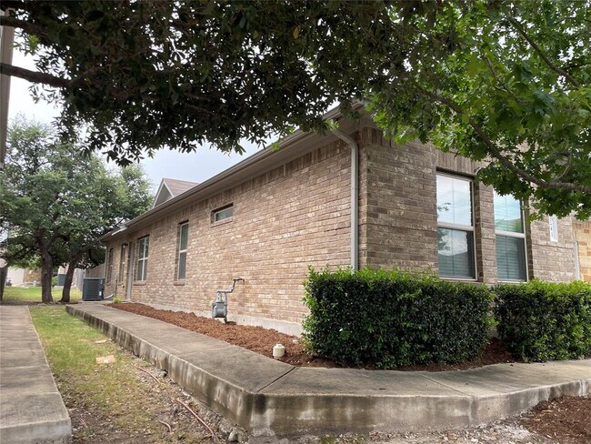 2304 S Lakeline Blvd Unidad 243