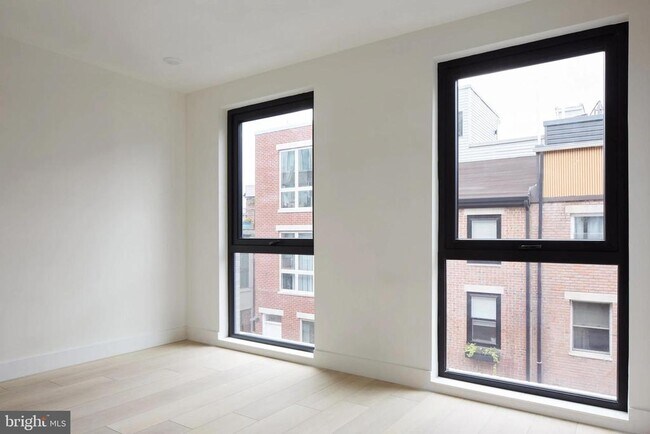 Building Photo - 2007 Cambridge St Unit 10