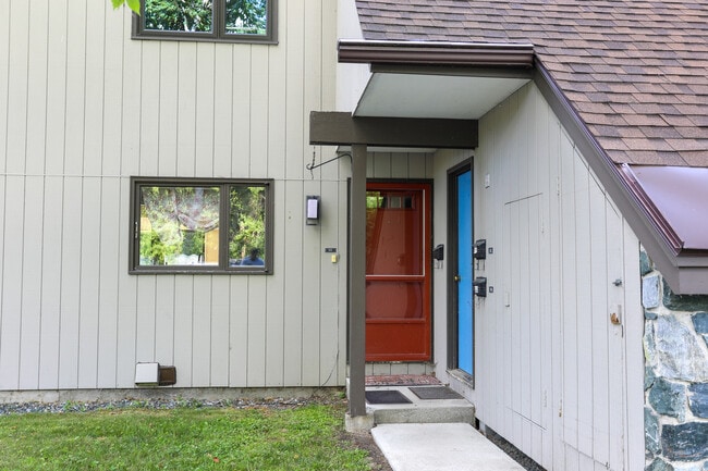 Building Photo - 111 Brook Hollow
