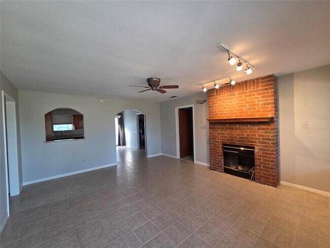 Photo - 21600 Long Hill Dr