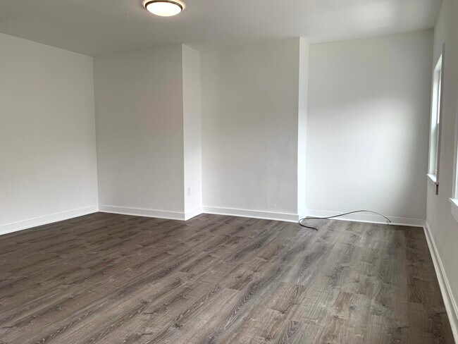 Photo - 411 Sample St Unit 2