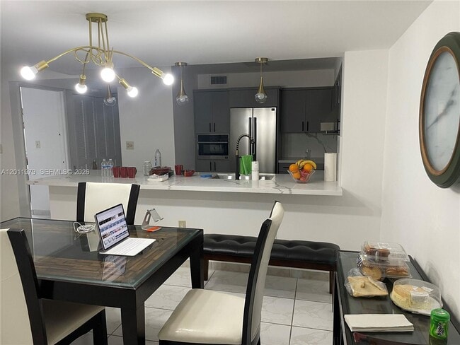 Building Photo - 1621 Collins Ave Unit 707