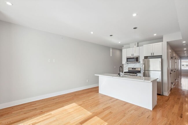 Photo - 2425 W Thompson St Unit 3