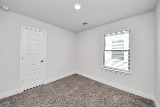 Photo - 4423 Santorini Ln