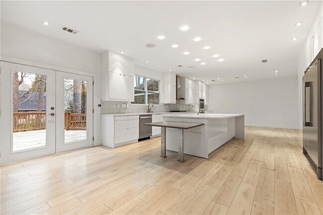 400 Eastcote Dr