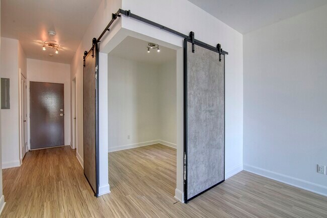 Photo - 6600 Av. de Darlington Unit 307