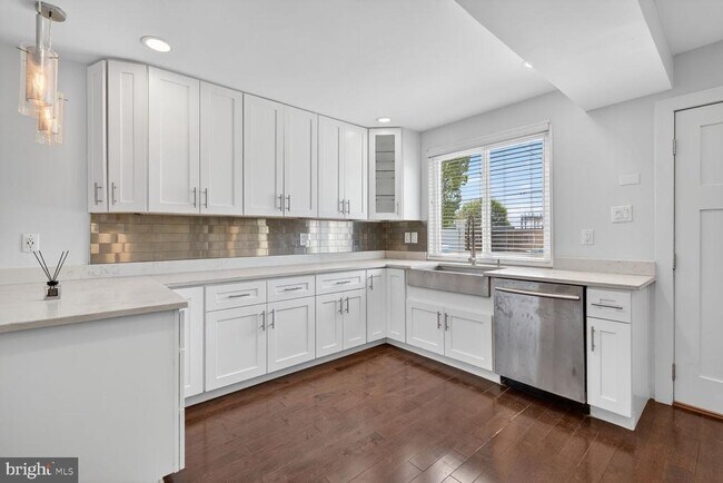 Photo - 2218 16th St NE