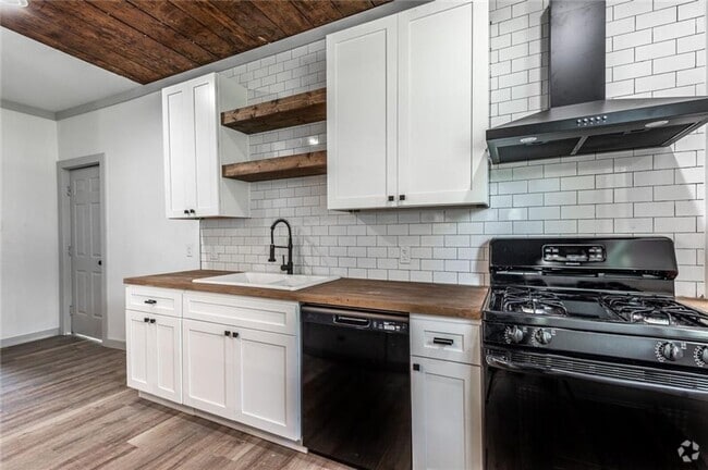 Building Photo - Beautifully remodeled single family home, ...