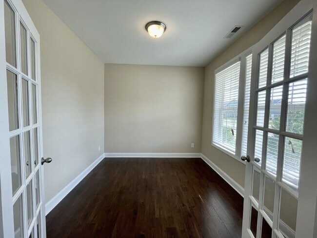 Photo - 4 Bed, 2 And A Half Bath Nest In Bedford