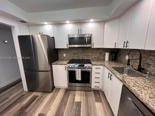 Building Photo - 3800 S Ocean Dr Unit 1808