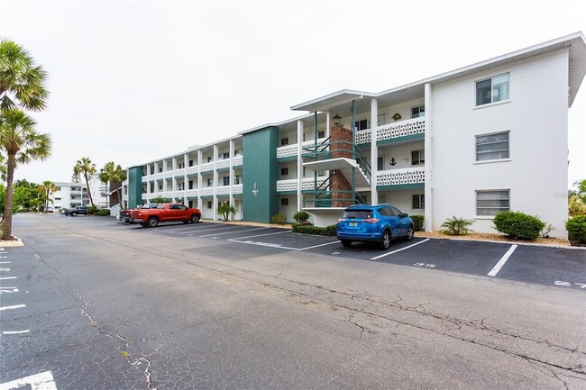 Building Photo - 1875 Sunny Dr Unit G32
