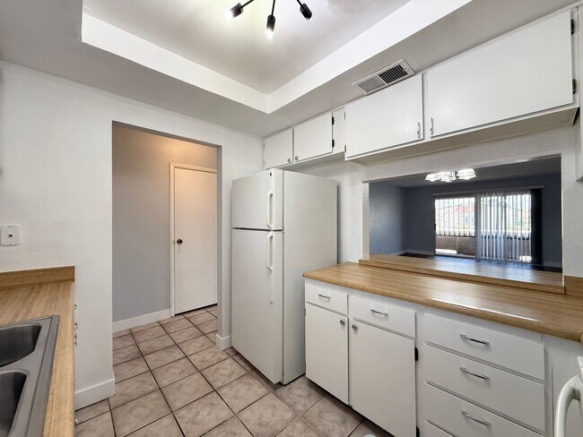 Photo - 2/BD 2/BA Comfort & Convenience in the Hea...