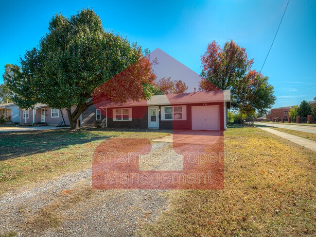 Photo - 224 W 5th St