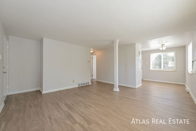 Photo - 800 Miller Ct Unit 4