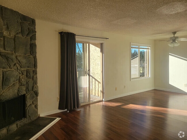 Building Photo - 12525 NE 145th Pl Unit F99 Rental