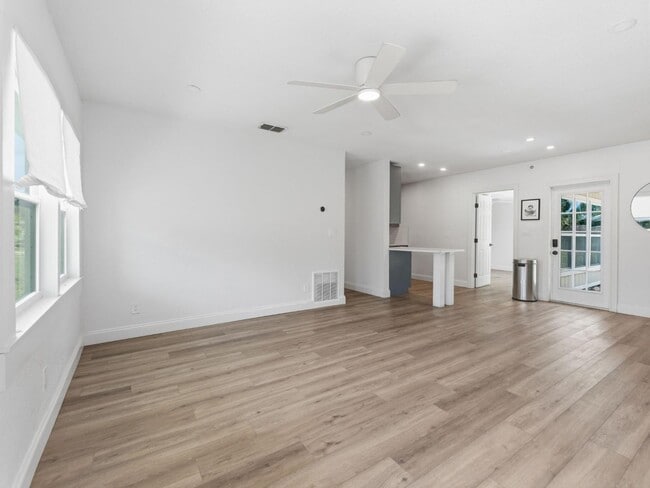 Building Photo - 4085 Neptune Dr SE