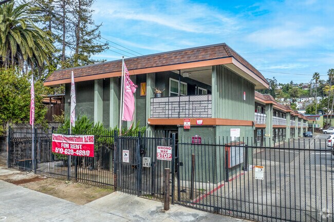 Photo - Windsor Court Apartments