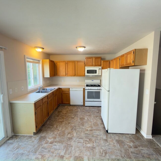 Photo - 4443 Hillrise Ct NE
