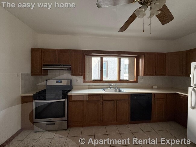 Building Photo - 94 Raymond Ave Unit #1