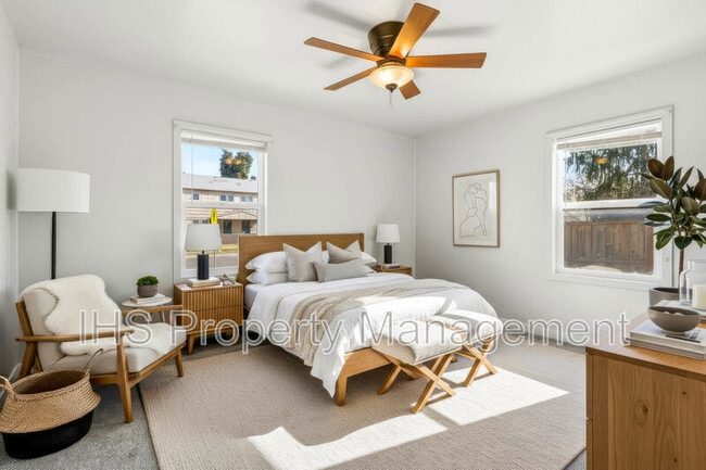 Photo - 1105 Thayer Dr