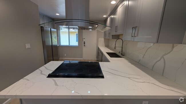 Building Photo - 676 Grand Fir Ave Unit Apt #3