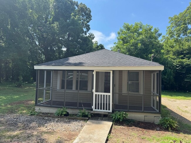 Building Photo - Move-in Ready!
