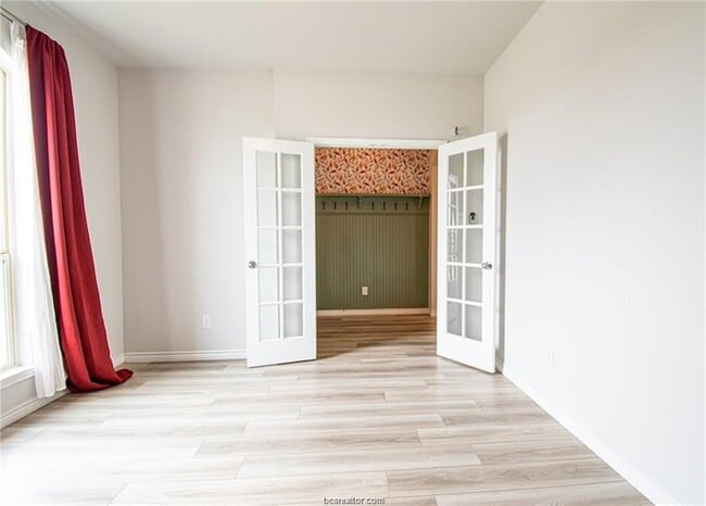 Photo - 6375 Darlington Ave